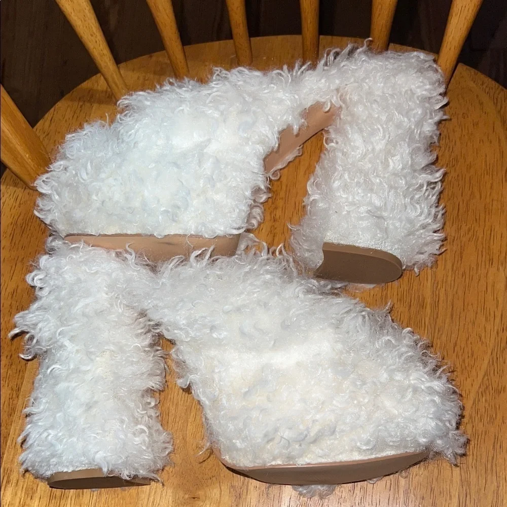 Lemon Drop by Privileged White Fuzzy Faux Fut Platform Heels Slippers 8.5
